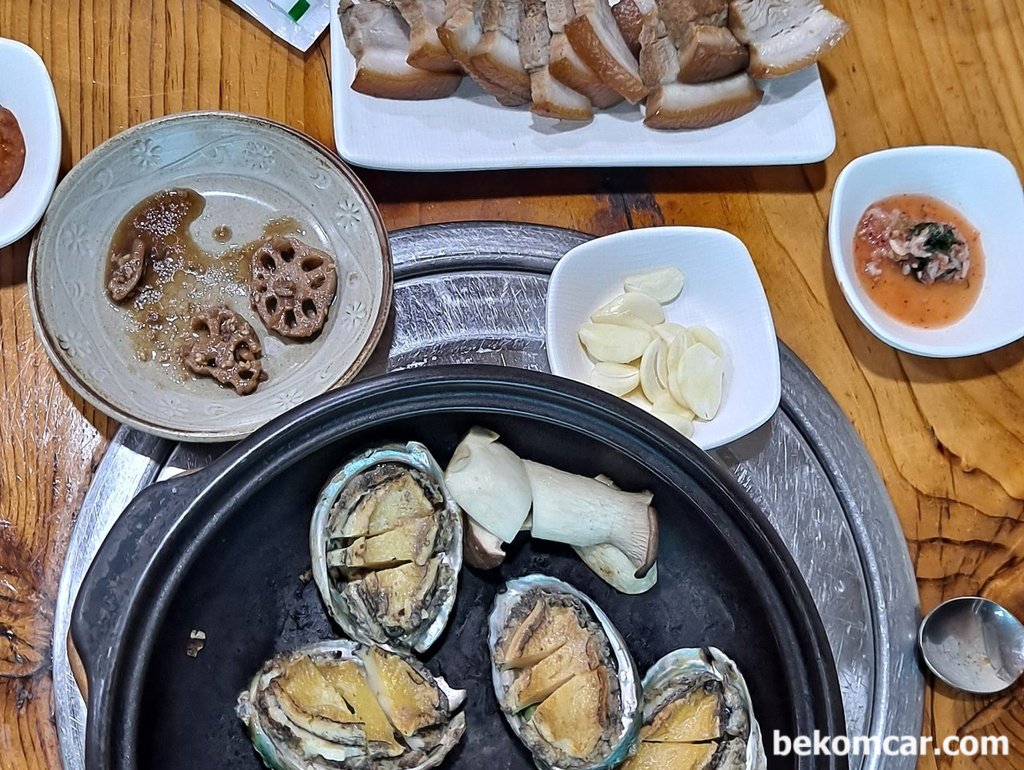 전복 과 보쌈이다. 지인과의 오랜만에 식사했다|베콤카 (bekomcar.com)
