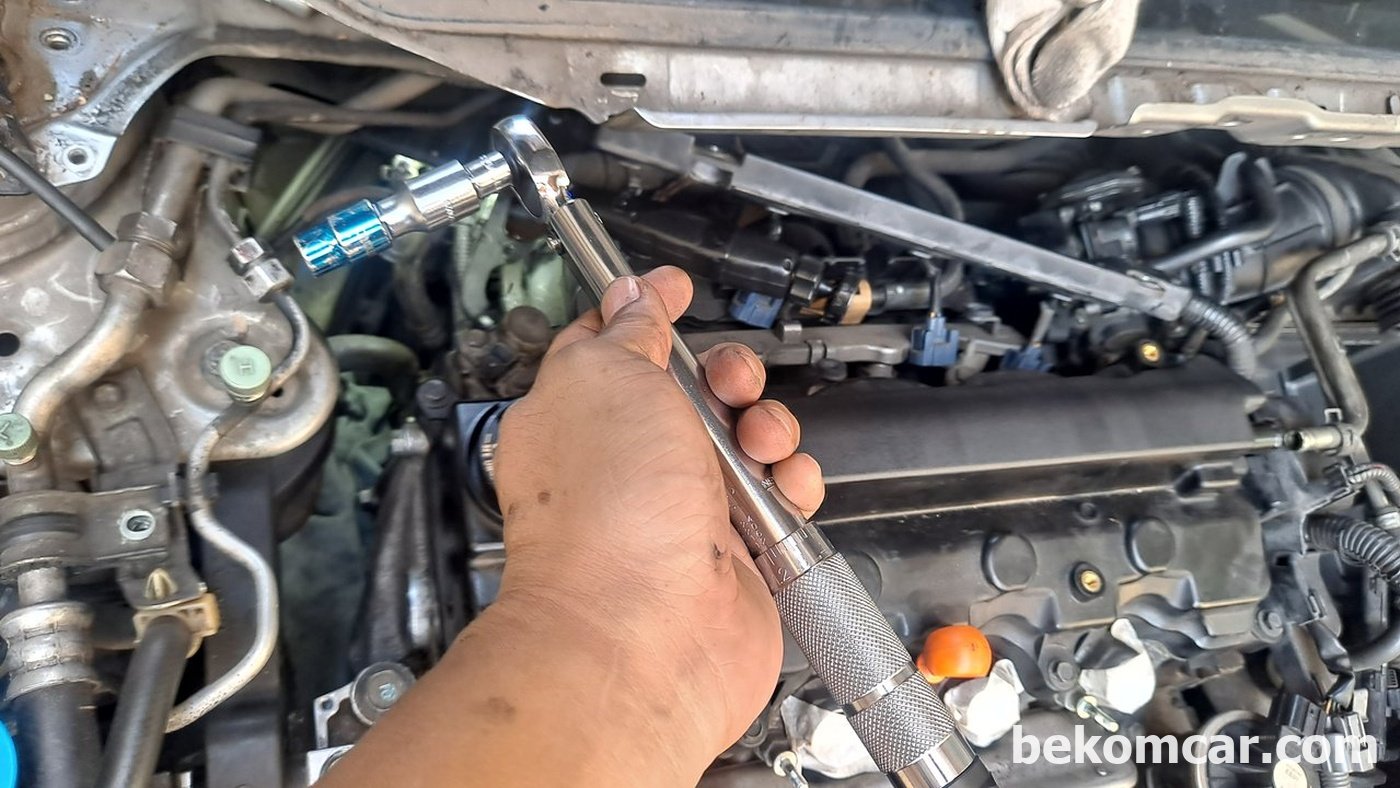 1/4 를 3/8 아답터 사용하여 3/8 소켓으로 작업했다.매우 만족스럽다.|ベコムカー (bekomcar)