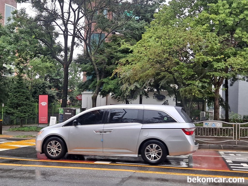 일산 냉천초 뒤쪽, 방금 지나간 혼다 오딧세이|베콤카 (bekomcar.com)