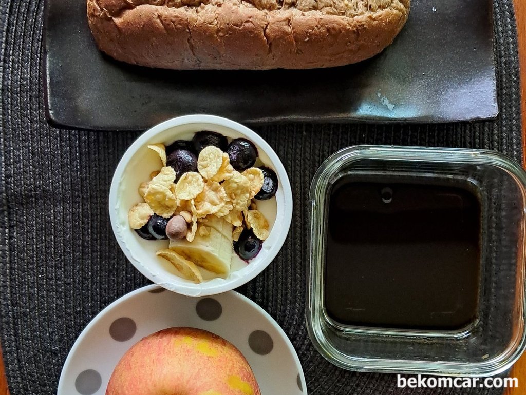아침식사, 빵 사과 요거트 커피 참 맛있다|贝科姆汽车 (bekomcar)