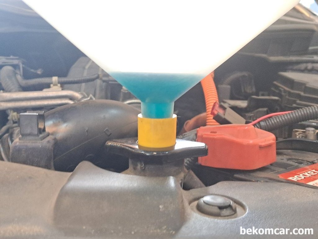 혼다 시빅 냉각수 (부동액) 교환, 깔때기이용 차분히|베콤카 (bekomcar.com)