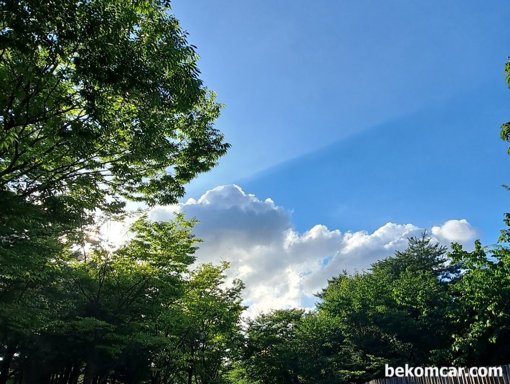 호수공원 조깅하기전, 비가 온 다음에 참 맑은 하늘이다|베콤카 (bekomcar.com)