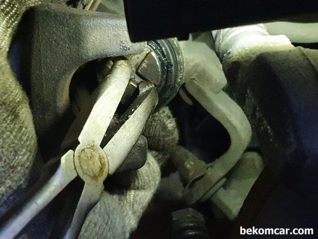 뒤 브레이크 피스톤 집어넣기|贝科姆汽车 (bekomcar)