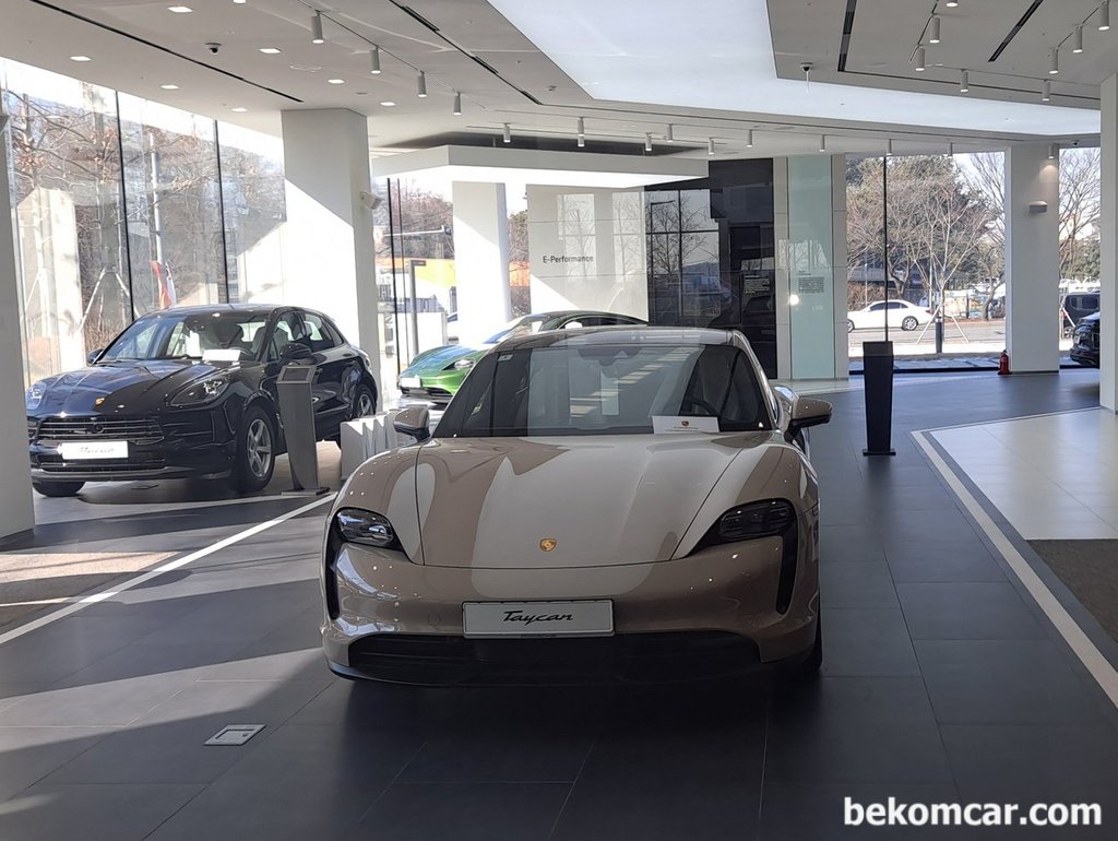 수원 도이치오토월드 1층 포쉐전시장, 포쉐 멋있다|베콤카 (bekomcar.com)