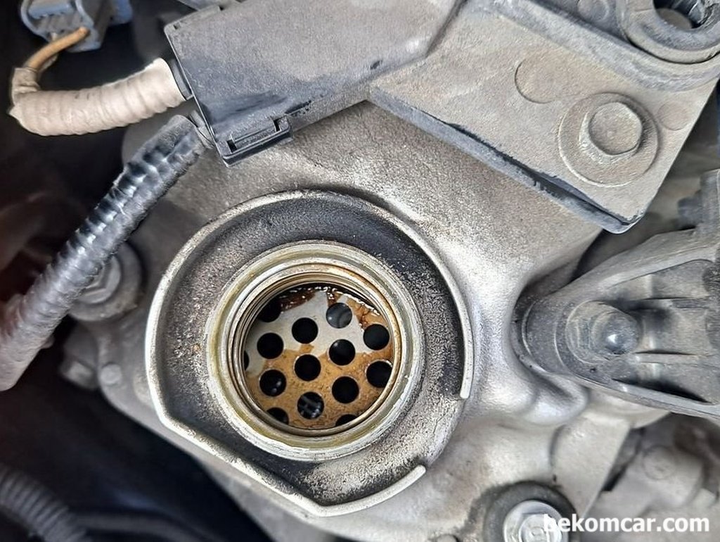 시빅 8세대 하이브리드 JDM 차량의 엔진오일 주입구 거름망|베콤카 (bekomcar.com)