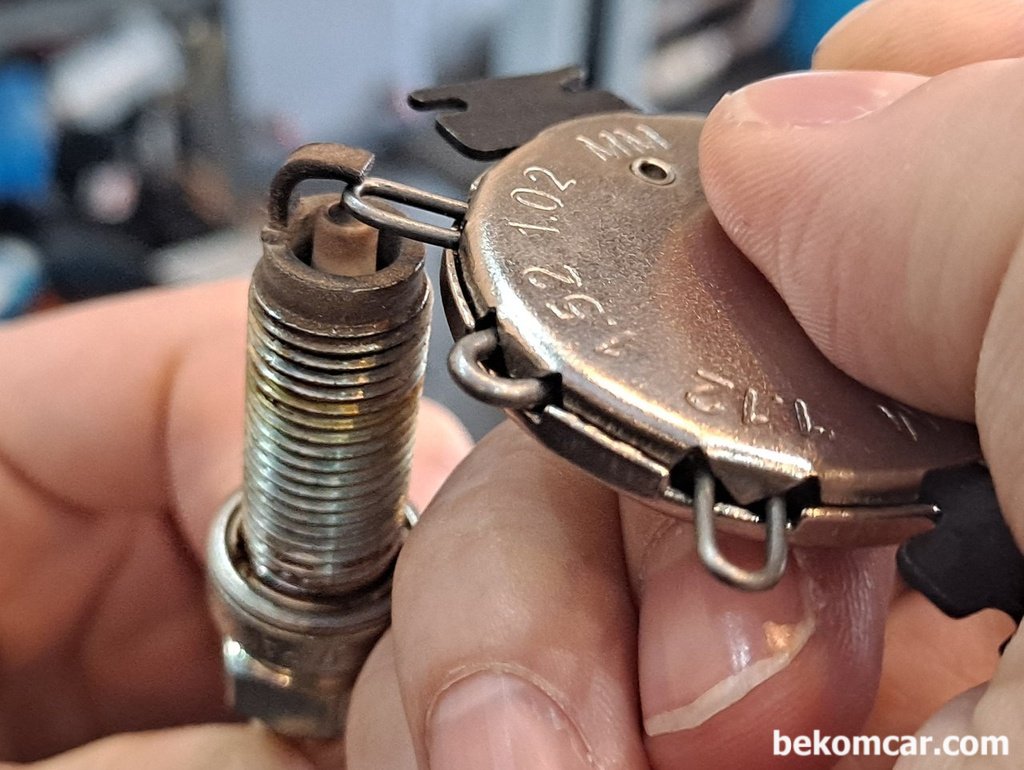 혼다 어코드 9세대 점화플러그 갭 측정 1.02mm|ベコムカー (bekomcar)