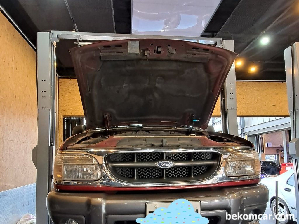 포드 SUV 차량의 잭 포인트|bekomcar.com