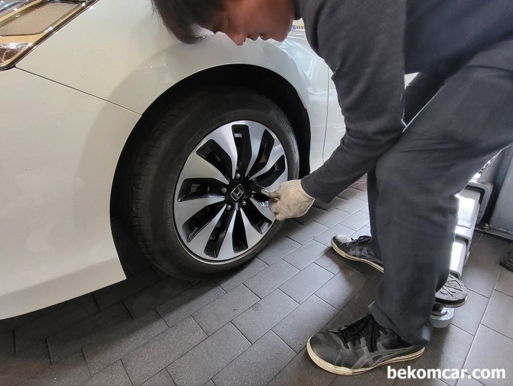 바퀴너트 (럭 너트)는 항상 토크렌치를 사용한다|베콤카 (bekomcar.com)