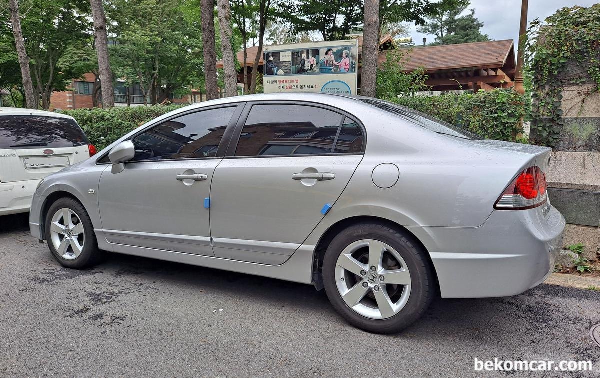 منظر جانبي لارس. لا تبدو رائعة ، لكنها في حالة جيدة., None|بيكومكار (bekomcar)