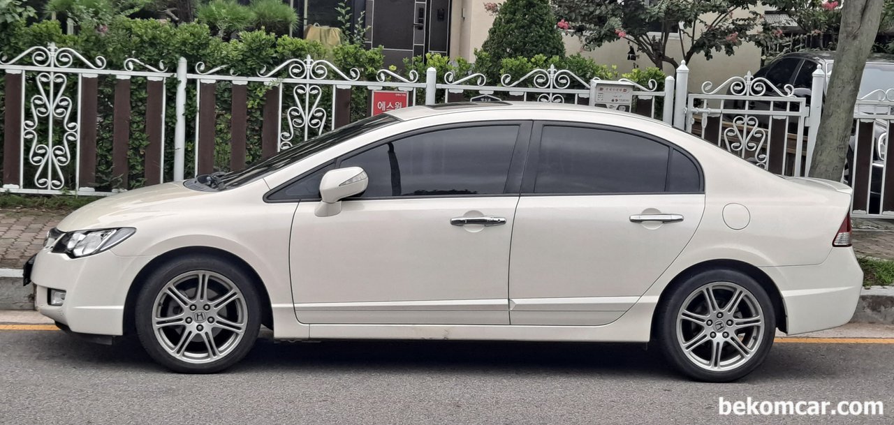 8세대 혼다 시빅 2.0 화이트 색상, 8세대 혼다 시빅 2.0 화이트 색상|베콤카 (bekomcar.com)