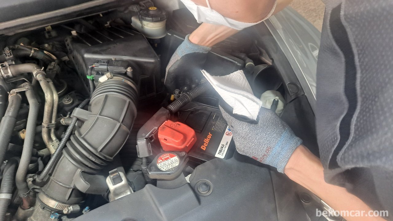 Brake fluid and transmission fluid change|bekomcar.com