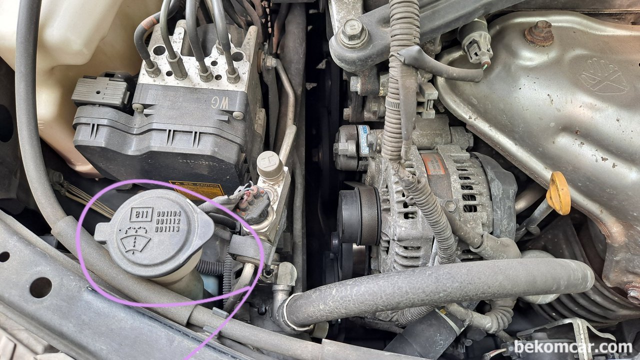 6th generation Camry 2.5L window washer fluid top off, None|bekomcar.com