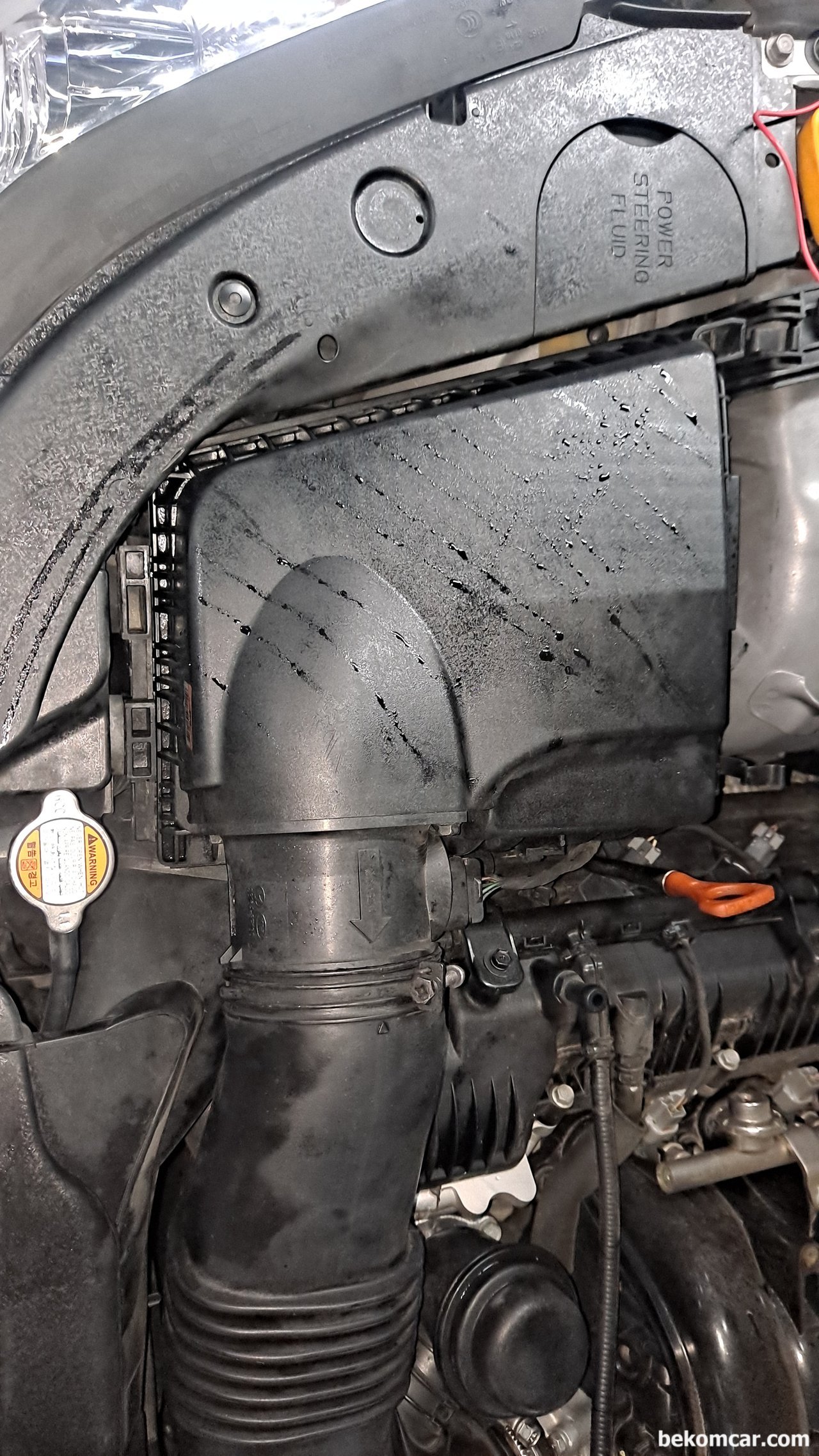 현대 제네시스 4.6L 8기통 자연흡기 엔진룸 사진이다, |베콤카 (bekomcar.com)