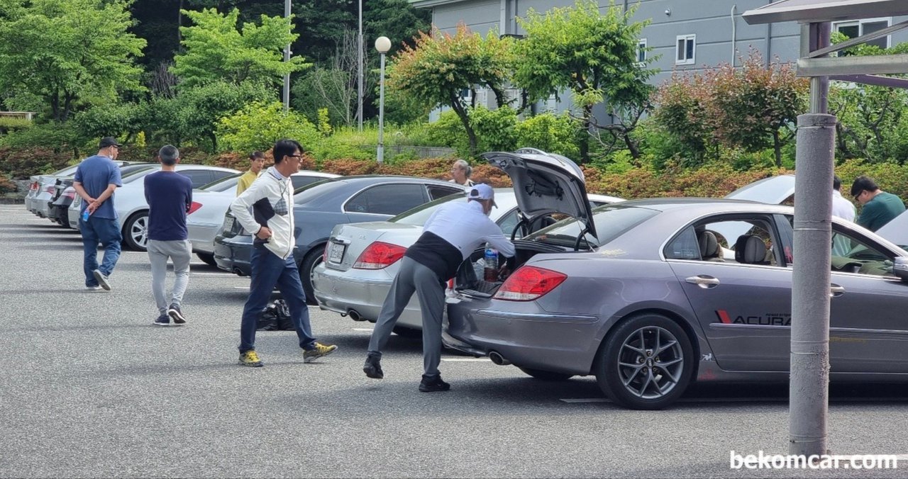 혼다클럽 대전 정모, 서로 차량점검에 바쁘다, 역시 혼다클럽의 대표차량잌 레전드가 가장 많다. 파일럿 과 시빅이도 보인다|ベコムカー (bekomcar)