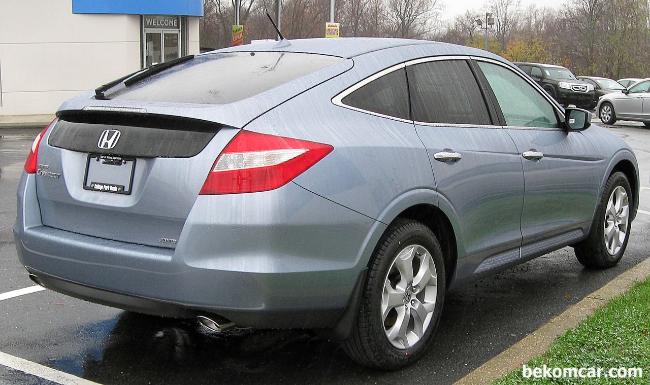 혼다 크로스투어 SUV COUPE, 혼다 크로스투어 SUV COUPE. Photo Copyright & Credit: https://en.m.wikipedia.org/wiki/Honda_Crosstour|bekomcar.com