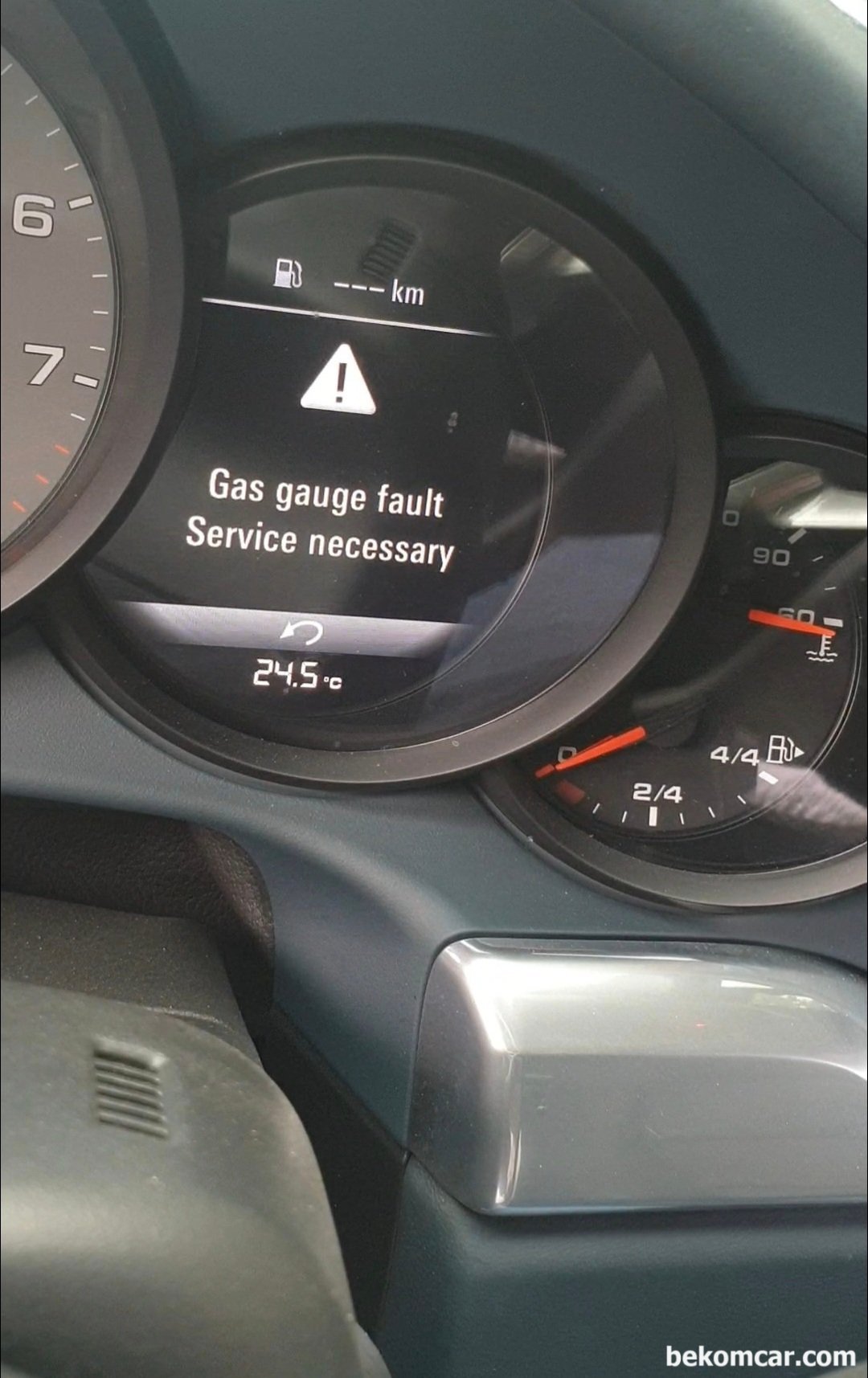 17년 포르쉐 911 약 37,000km정도인데 Gas Gauge fault. Service Necessary 라는 경고문이 뜨네요. 왜 그럴까요?, 2017년 포르쉐 911 약 37,000km. Gas Gauge fault. Service Necessary 메시지.|贝科姆汽车 (bekomcar)