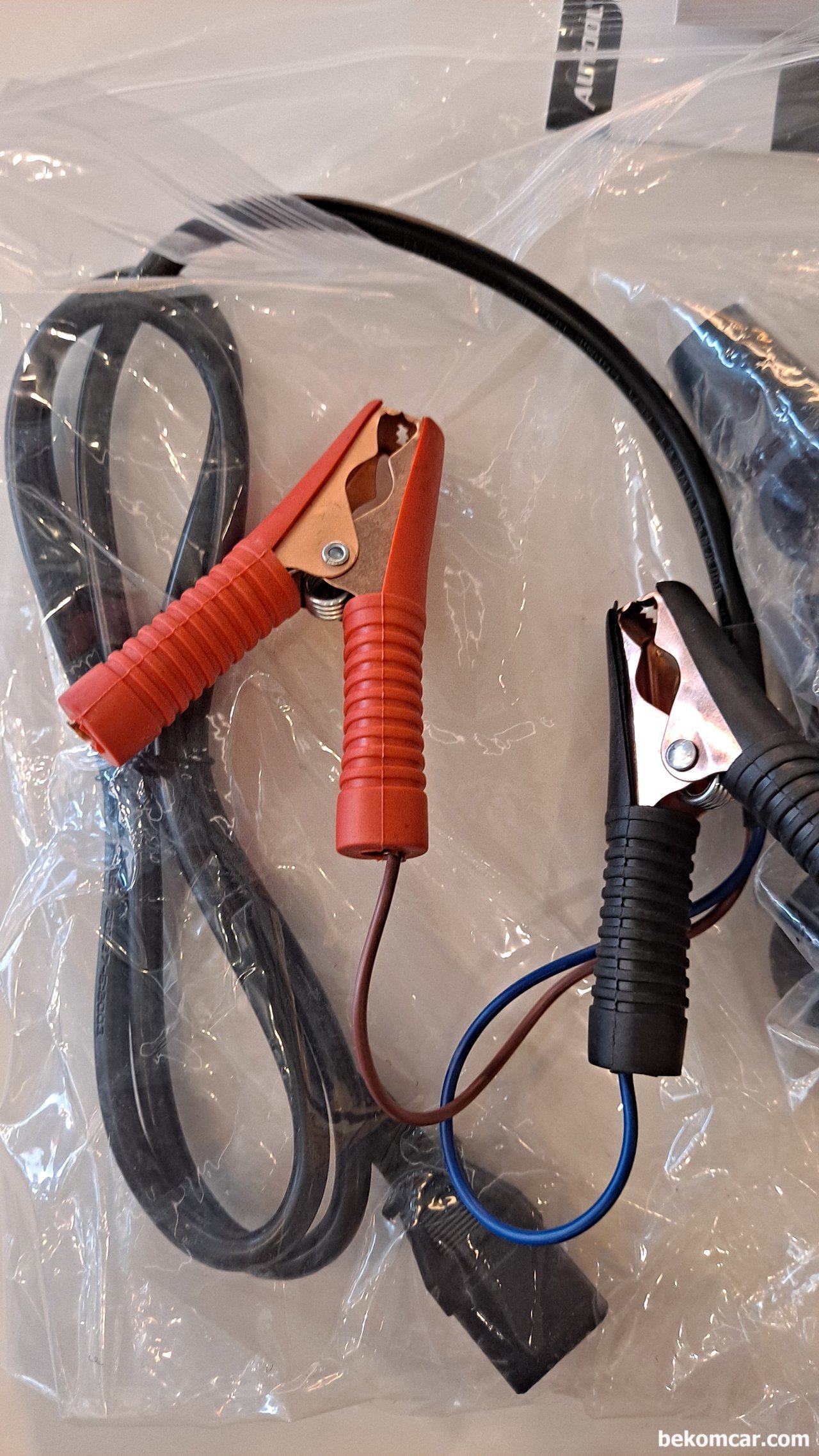 AUTOOL SDT 106, 도둑공기 누설테스터기, AUTOOL SDT 106. 스모크머신의 전원부분이다. 차량 12V 배터리 를 사용하여 현장에서도 도둑공기 찾아내는 연막테스트 작업이 가능하다.|베콤카 (bekomcar.com)