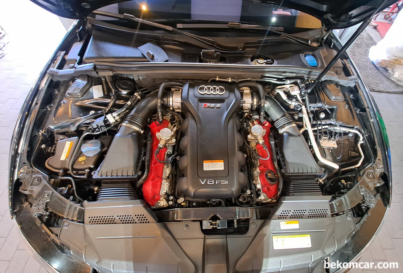 아우디 RS5 8기통 FSI 꽈트로 엔진룸, 아우디 RS5 8기통 FSI 꽈트로 엔진룸 사진이다.|贝科姆汽车 (bekomcar)