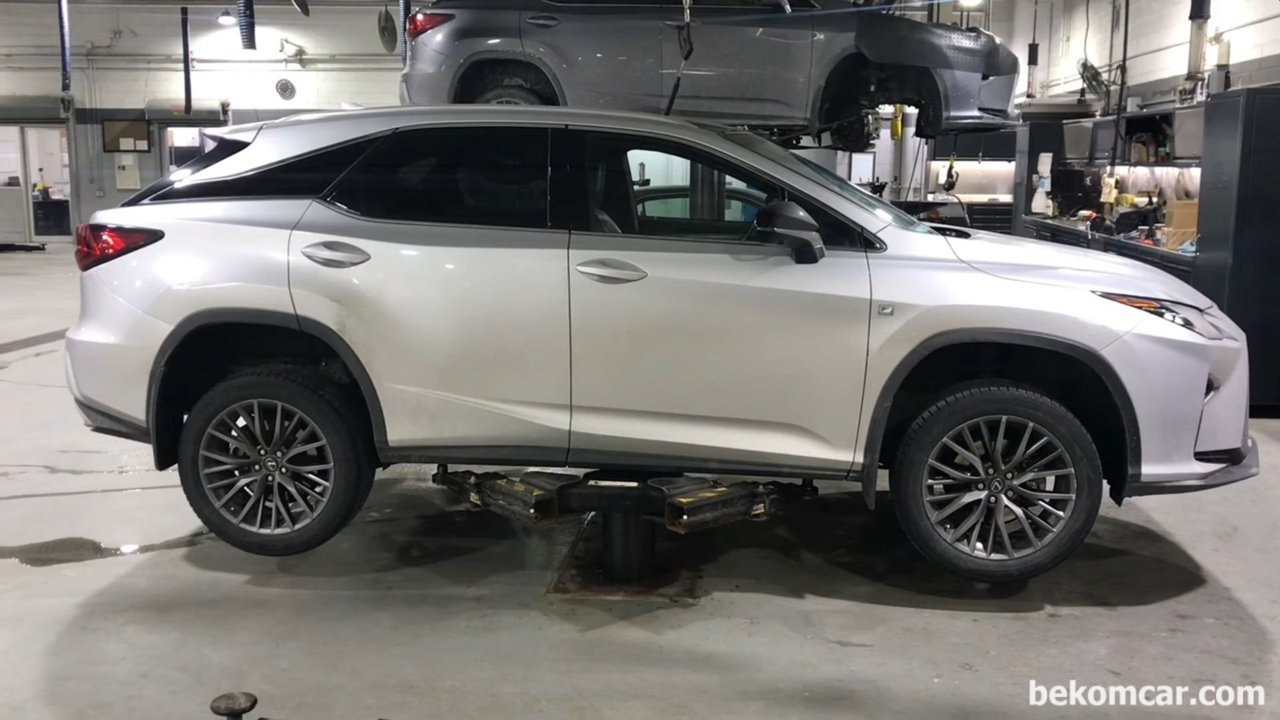 Lexus RX350 미션오일 교환, 렉서스 2016-2021 Lexus RX350 미션오일 교환. Photo credit: Viktor G Automotive, https://www.youtube.com/watch?v=s0UTZuugGoM|بيكومكار (bekomcar)