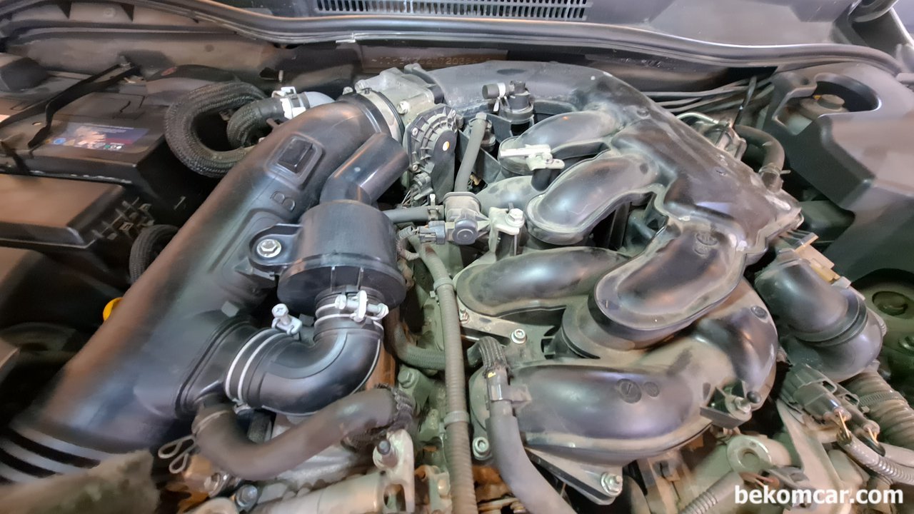 렉서스 IS250 베콤카 건강검진과 스마트키 등록완료, 렉서스 IS250 2.5L V6 DOHC 24V RWD 베콤카 건강검진 과정중 육안검사이다. 엔진룸이 전형적인 렉서스 4GR-FSE 엔진구조이다. 다 좋은데 점화플러그 교체시에 매우복잡하고 연료라인까지 건드리는 구조를 가지고 있다.|贝科姆汽车 (bekomcar)