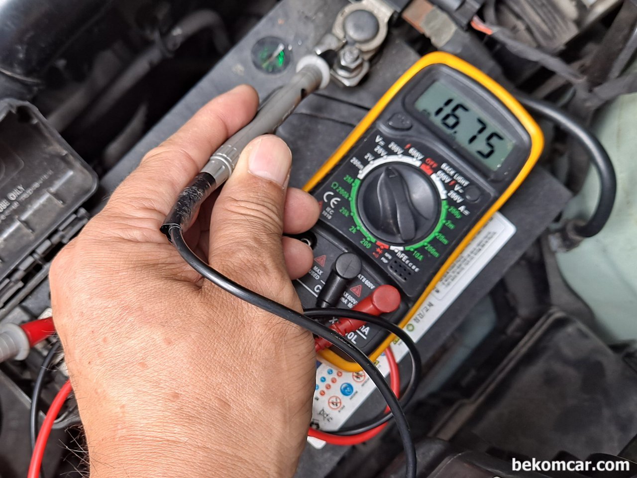 기아자동차 2016년 레이 고장코드 C1101 Battery Voltage High라고 뜨는데 뭐가 고장인가요? 카센터는 문제없다고 하고., 기아자동차 2016년 레이 고장코드 C1101 Battery Voltage High 상태로, 시동전 배터리 압력측정값이 16.75VDC정도로 매우 높다.|베콤카 (bekomcar.com)
