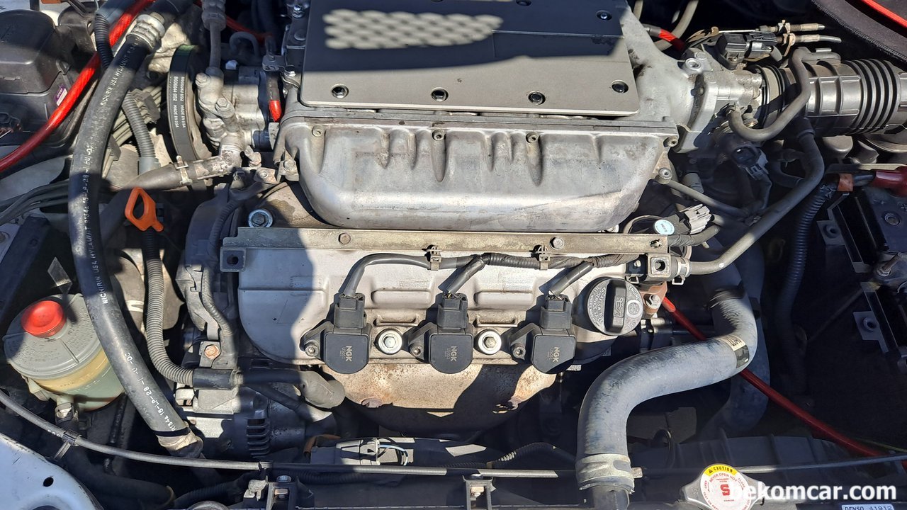 2000년 아큐라 TL 3.2 SOHC V6 엔진룸, 아큐라 TL 3.2 SOHC V6 엔진룸. 혼다의 대표적 J엔진을탑재하고 있다.|베콤카 (bekomcar.com)