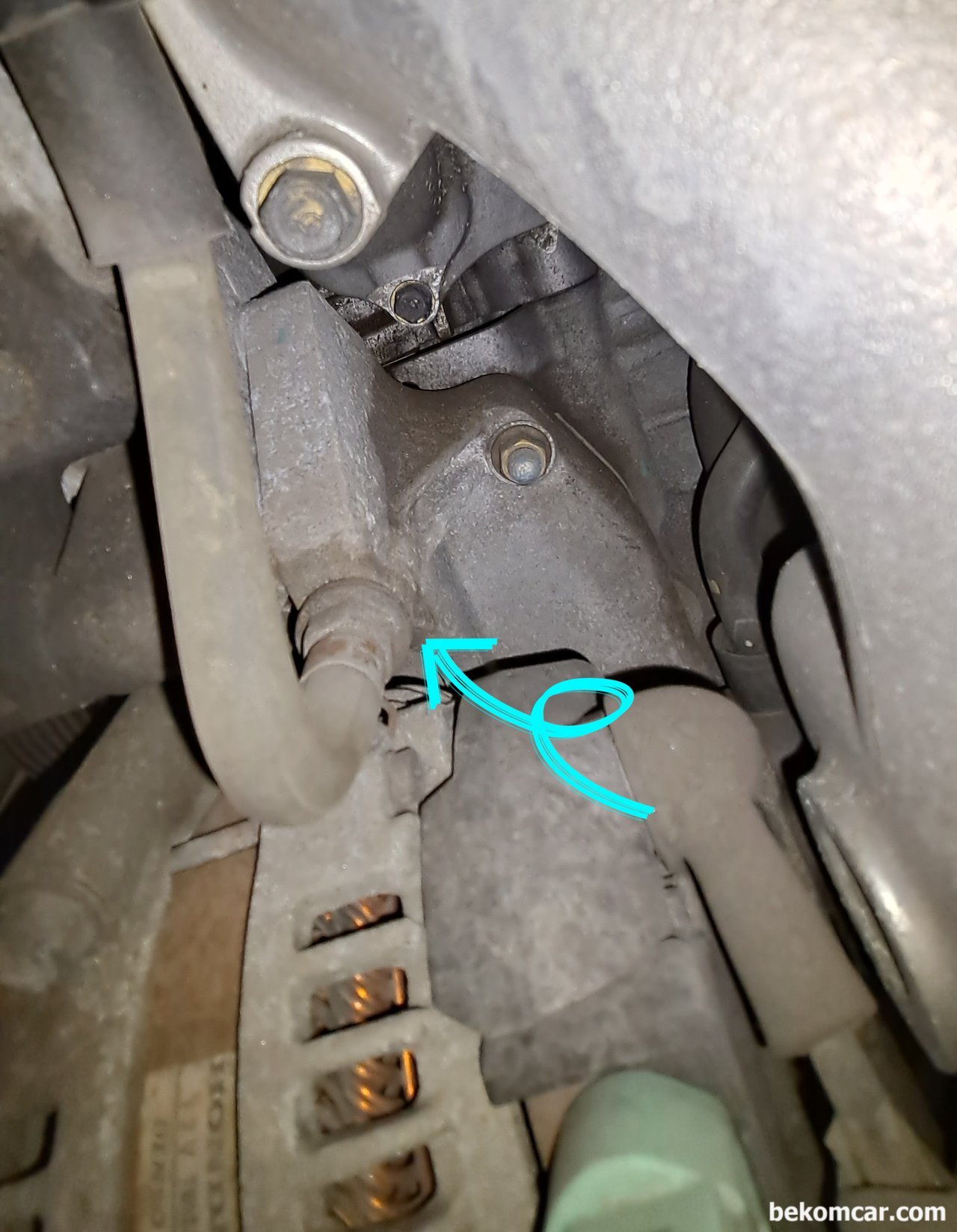혼다 엘레먼트 2003년 4WD K24엔진을 탑재했다, 혼다 엘레먼트 2003년 4WD K24엔진답게 대부분의 구성이 K24의 전형적인 특징을 가지고 있다. PCV 벨브이다. 블로우바이 가스를 처리하는 매우중요한 장치이다. 2~5만키로에 꼭 청소를 해 주도록 한다.|贝科姆汽车 (bekomcar)