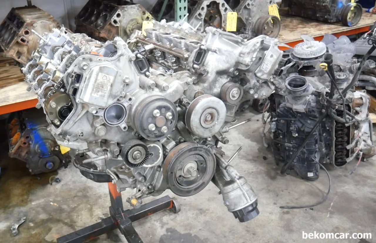 렉서스 LS460 1UR-FXE 엔진구조 참조, LS460 엔진이다. 1UR-FXE로 V8 대표적인 엔진이다. Photo: I Do Cars|بيكومكار (bekomcar)