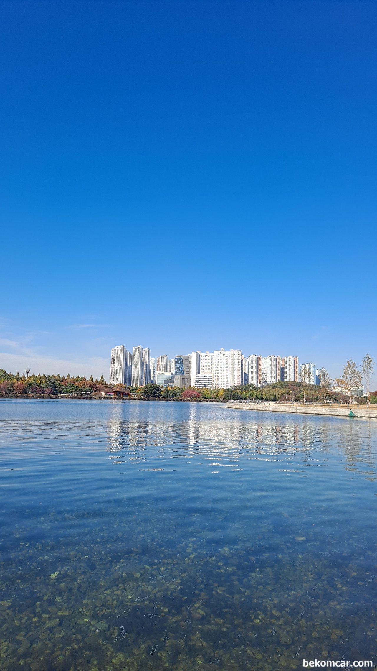 일산호수공원 산책길이다. 오늘도 달린다., 일산 호수공원이다. 하늘이 참 맑다.|베콤카 (bekomcar.com)