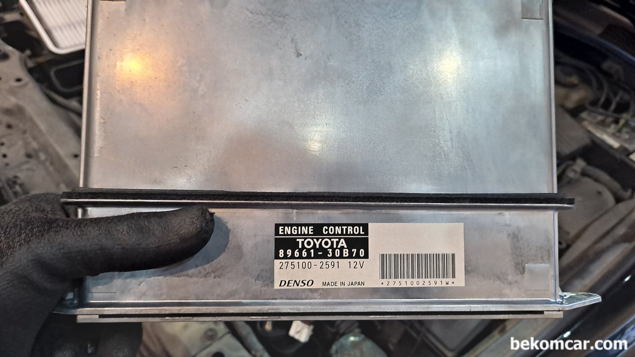 렉서스 GS430 ECM 및 미션이슈등 1차 진단수행, 렉서스 GS430 ECM 사진. 89661-30B70이 ECM 번호이다. 제조사는 Denso 이다. 베콤카 진단 기록으로 남긴다. GS430 2005 ECU #89661-30B70. 275100-2591, 12V, DENSO|베콤카 (bekomcar.com)
