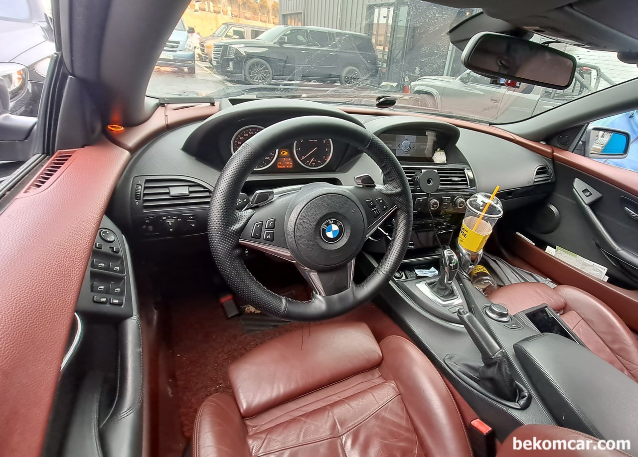 BMW 컨버터블 차량의 진단기 고장코드, 진단기 고장코드 2CFA 2CF8 2CF9 3개가 검진된 BMW 컨버터블 내부인테리어 이다.|ベコムカー (bekomcar)