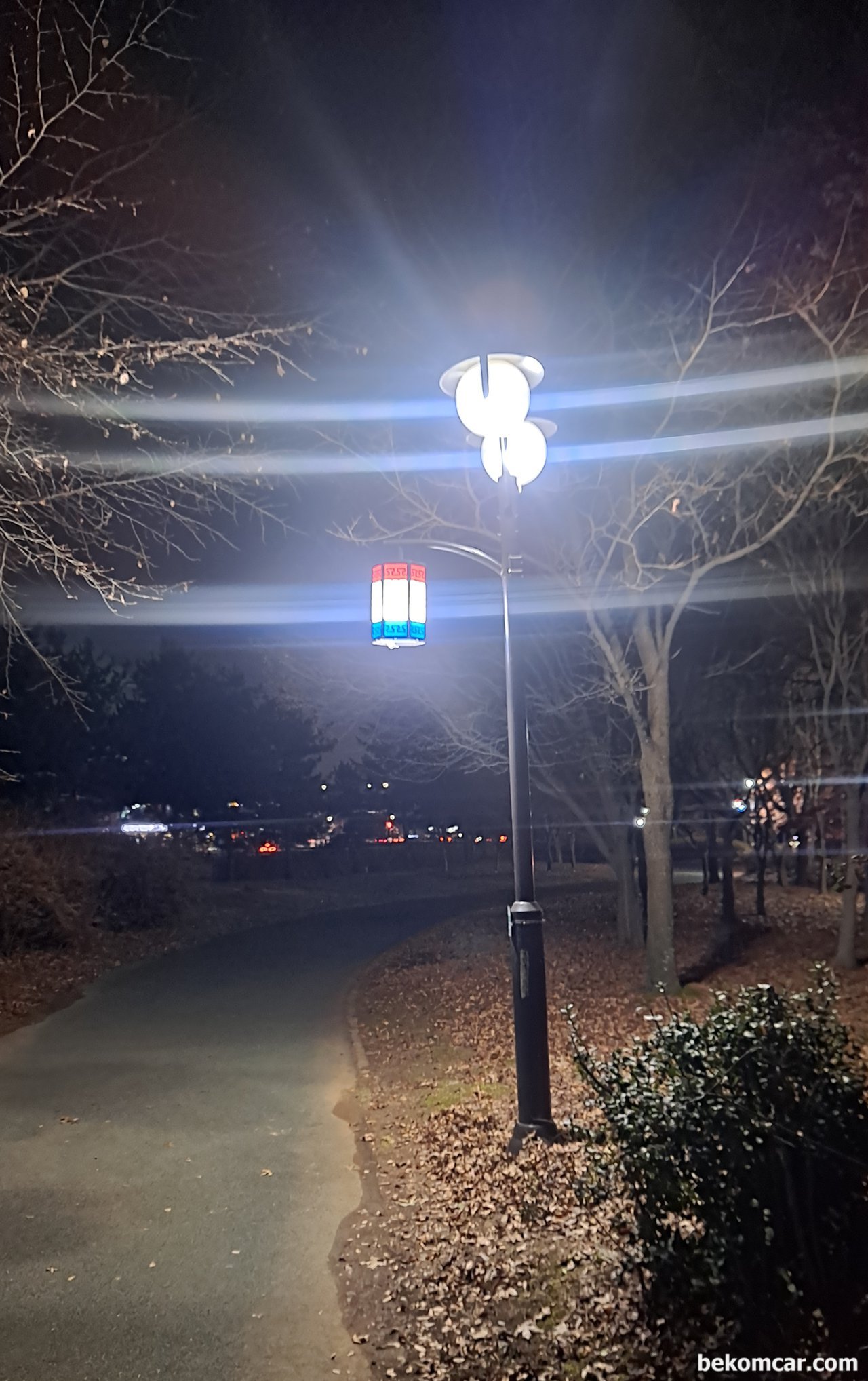 오늘도 즐겁게 일하고 스스로 걸어서 집으로 간다, 풍산역에서 집으로 걸어가는중에 가로등이 반가워서|ベコムカー (bekomcar)
