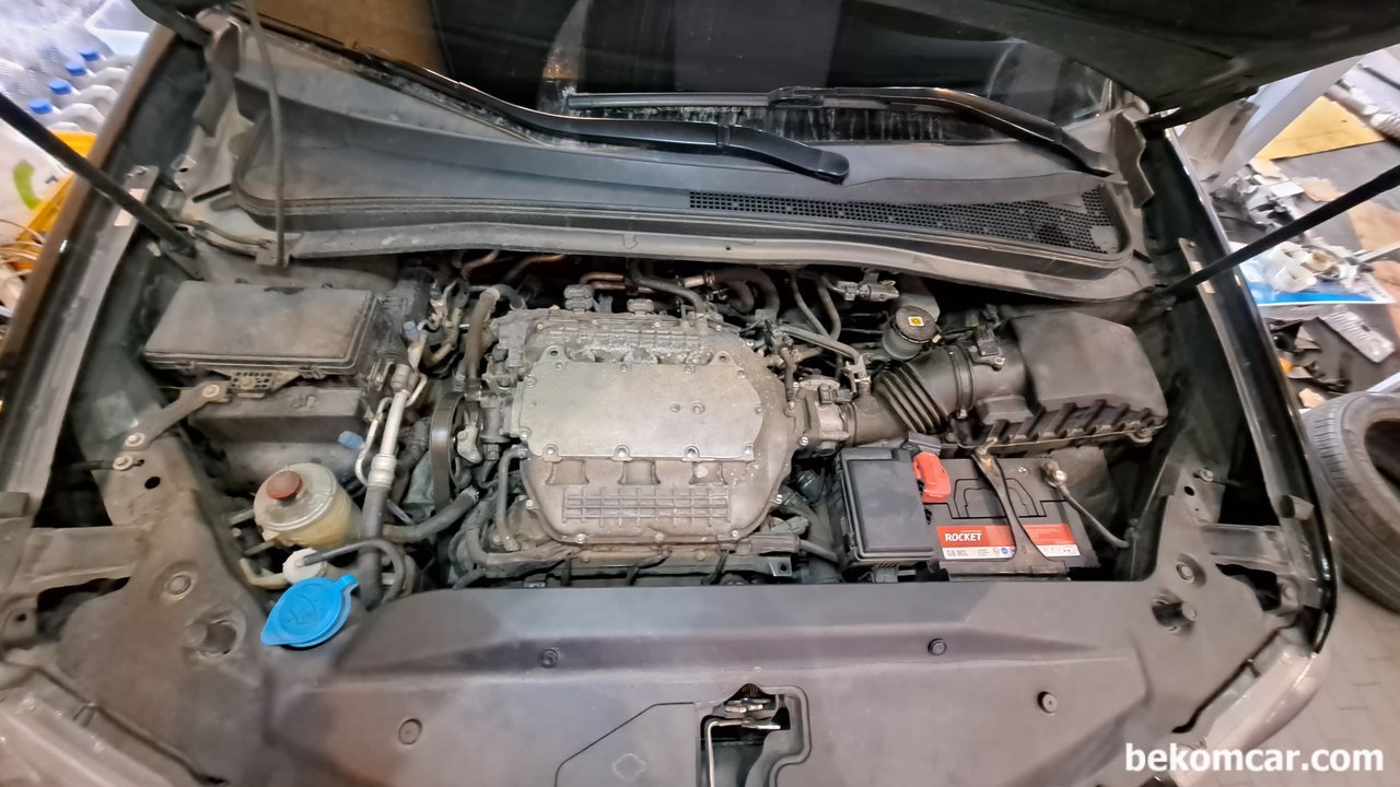 아큐라 MDX 3.7L 2008,  캐나다 태생이다, 아큐라 MDX 3.7L 2008,  전체적인 엔진룸은 여타의 아큐라 혼다 J35 J37엔진과 거의 같다.|bekomcar.com