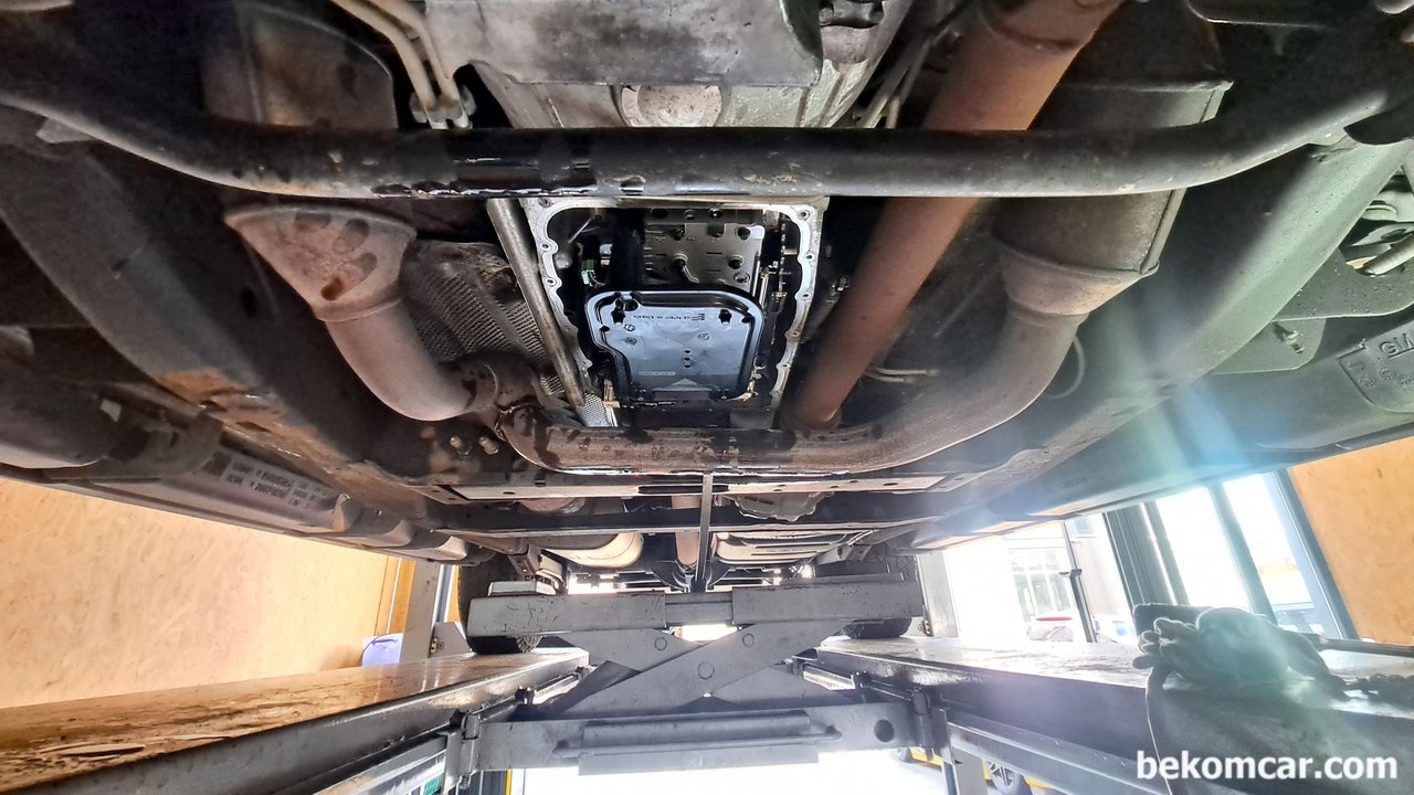 미국의 대표적인 GMC Yukon 미션오일 교환, 미국의 대표적인 GMC Yukon 미션오일 교환작업이다. 레벨링시에 미션온도만 잘 맞추어주면 된다.|ベコムカー (bekomcar)