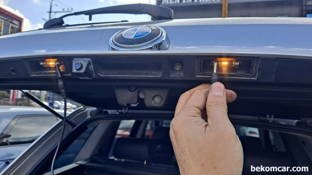 BMW X5 2004년 3.0i 번호판등 회로점검, BMW X5 2004년 3.0i 번호판등 회로점검, 좌 우 파워 와 그라운드 와이어에 이상이 있다.|ベコムカー (bekomcar)
