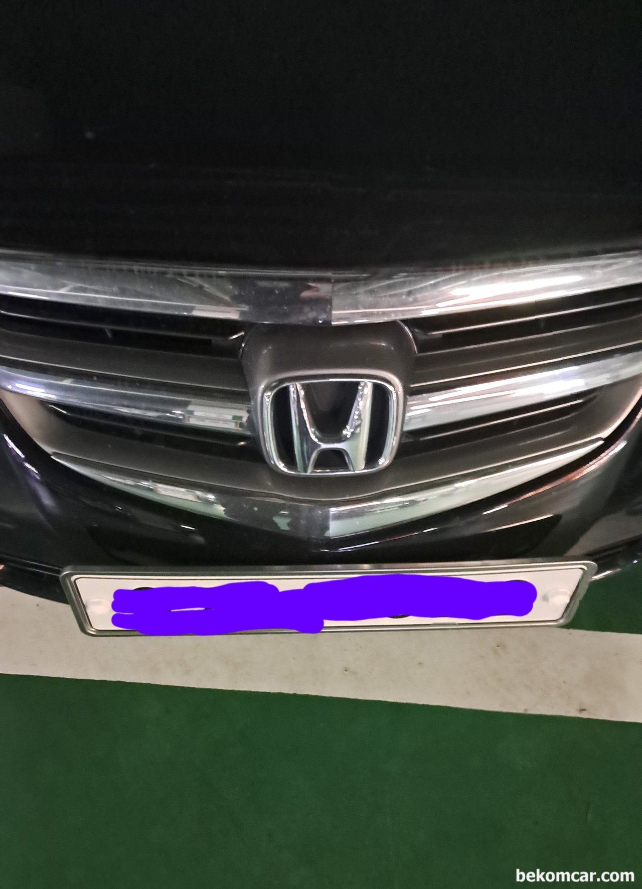 혼다 레전드 에어덕 & 부동액보조통 크랙 응급조치, 혼다 레전드 에어덕 크랙과 부동액보조통 뚜껑 크랙이 있다. 특수 테이프로 응급조치를 해둔다.|베콤카 (bekomcar.com)