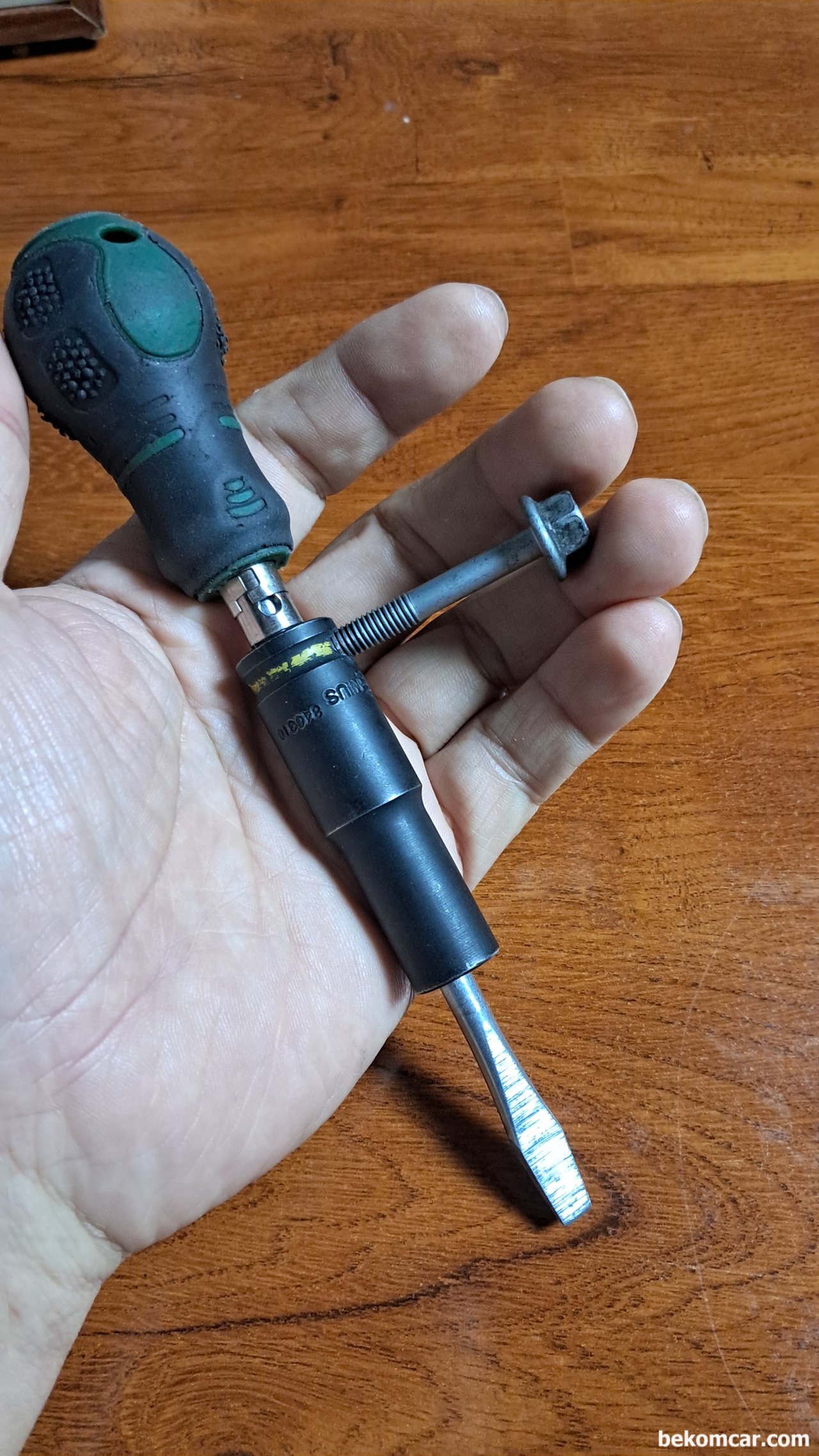 혼다 10mm 밸브간극 조정 특수공구 맞춤식 제작, 혼다 10mm 밸브간극 조정 특수공구 제작하여 사용한다. 투박하지만 맞춤식으로 밸브간극 조정 작업성이 좋고 피로도가 낮다. 어코드, 레전드, 오딧세이, 파일럿, CRV, 시빅등 혼다 차량은 벨브간격 을 수동으로 해주어야 한다.|贝科姆汽车 (bekomcar)