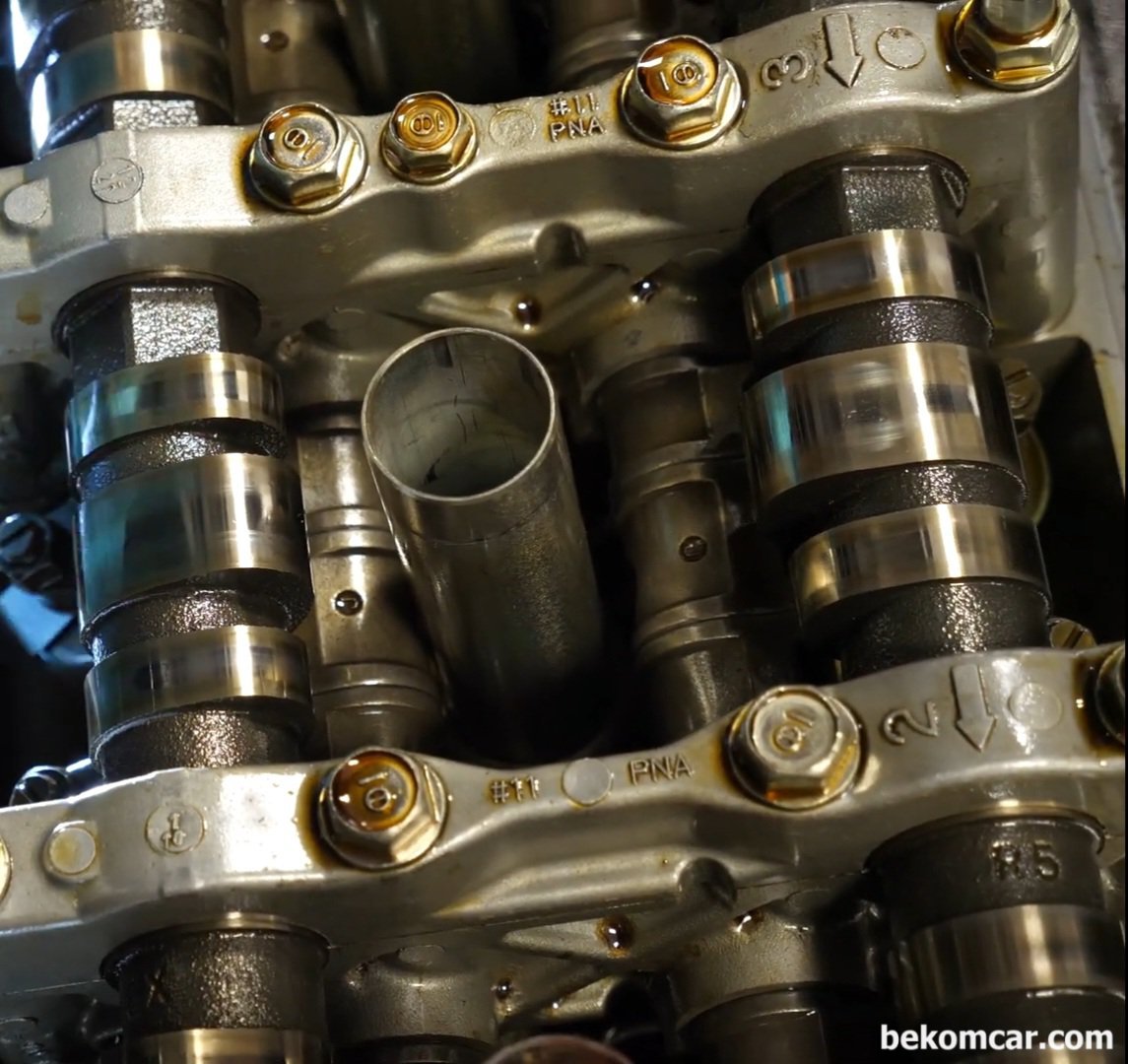 혼다 VTEC 과 iVTEC 엔진 비교, Type R 과 K24엔진, 흡기 및 배기 에 VTEC기술을 적용, 3개의 로브가 있다. 이것이 진정한 VTEC이다. Type R 엔진으로 사실 스포츠카 이다. Credit: https://youtu.be/D20XiVWwuvM|贝科姆汽车 (bekomcar)