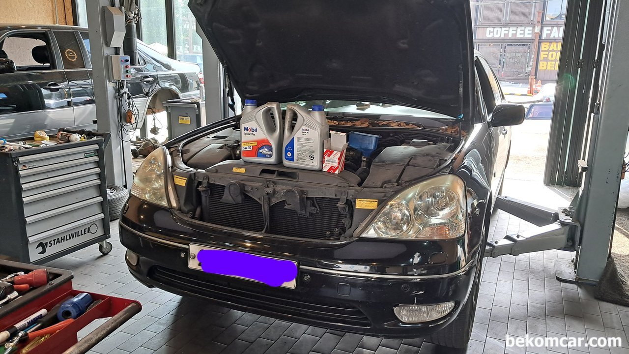 2002년 렉서스LS430, 엔진오일 교환 & 베콤카 점검, 2002년 렉서스 LS430, 렉서스 차량중 명차중 명차. 엔진오일, 엔진오일필터 교환했다. 엔진오일 필터는 렉서스 순정을 사용했고, 엔진오일은 Mobile 5W-30을 사용했다. 2002년 LS430는 5.1L정도 엔진오일이 필요하다.|بيكومكار (bekomcar)