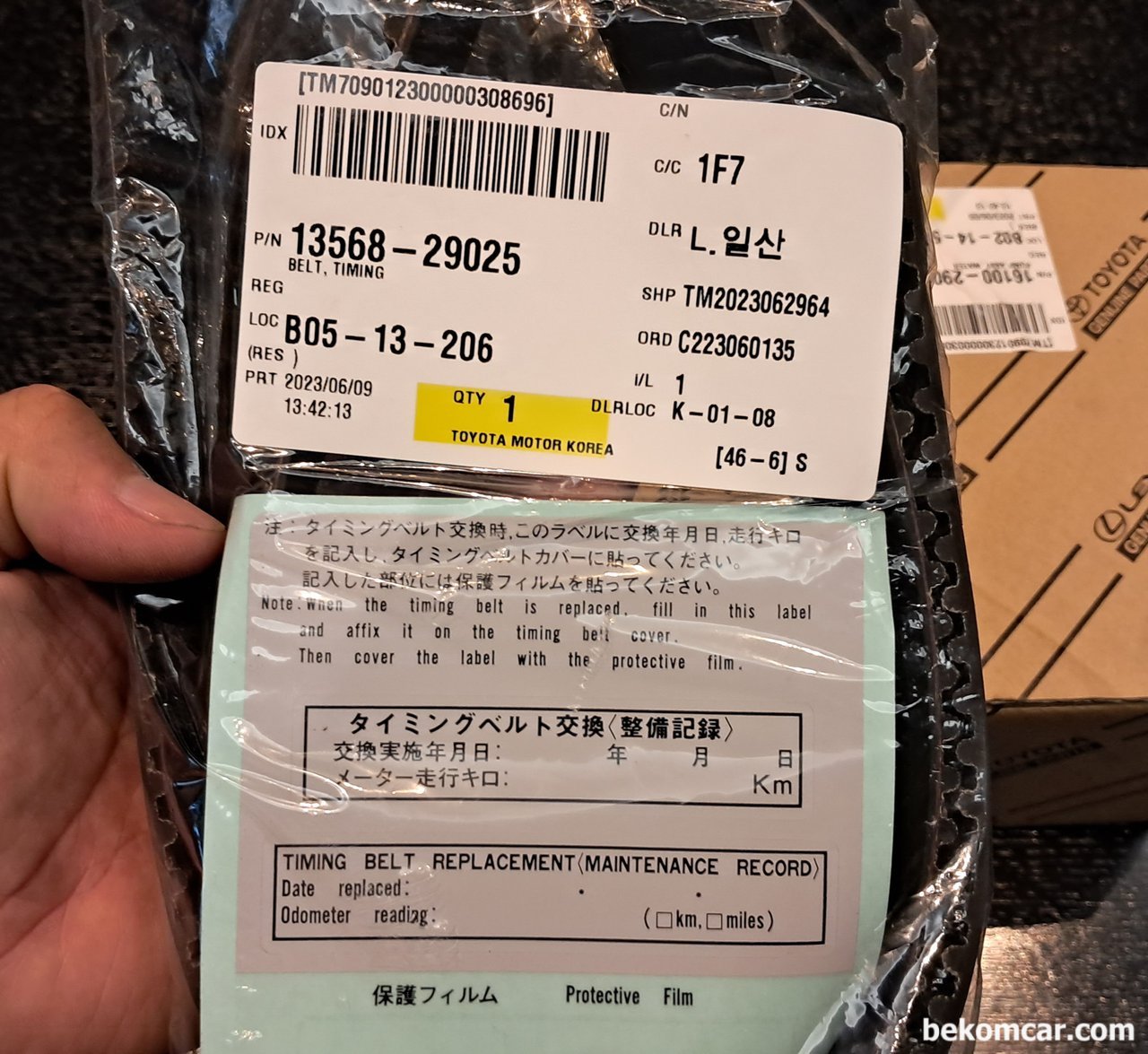 렉서스 토요타 타이밍벨트 교환시 4가지 확인사항, 그리고 옵션이지만 타이밍벨트 교환시점 키로수 등 정보를 기록하여 스티커를 붙이는것도 좋을듯하다. 렉서스 토요타 타이밍벨트 교환시 참고한다.|贝科姆汽车 (bekomcar)