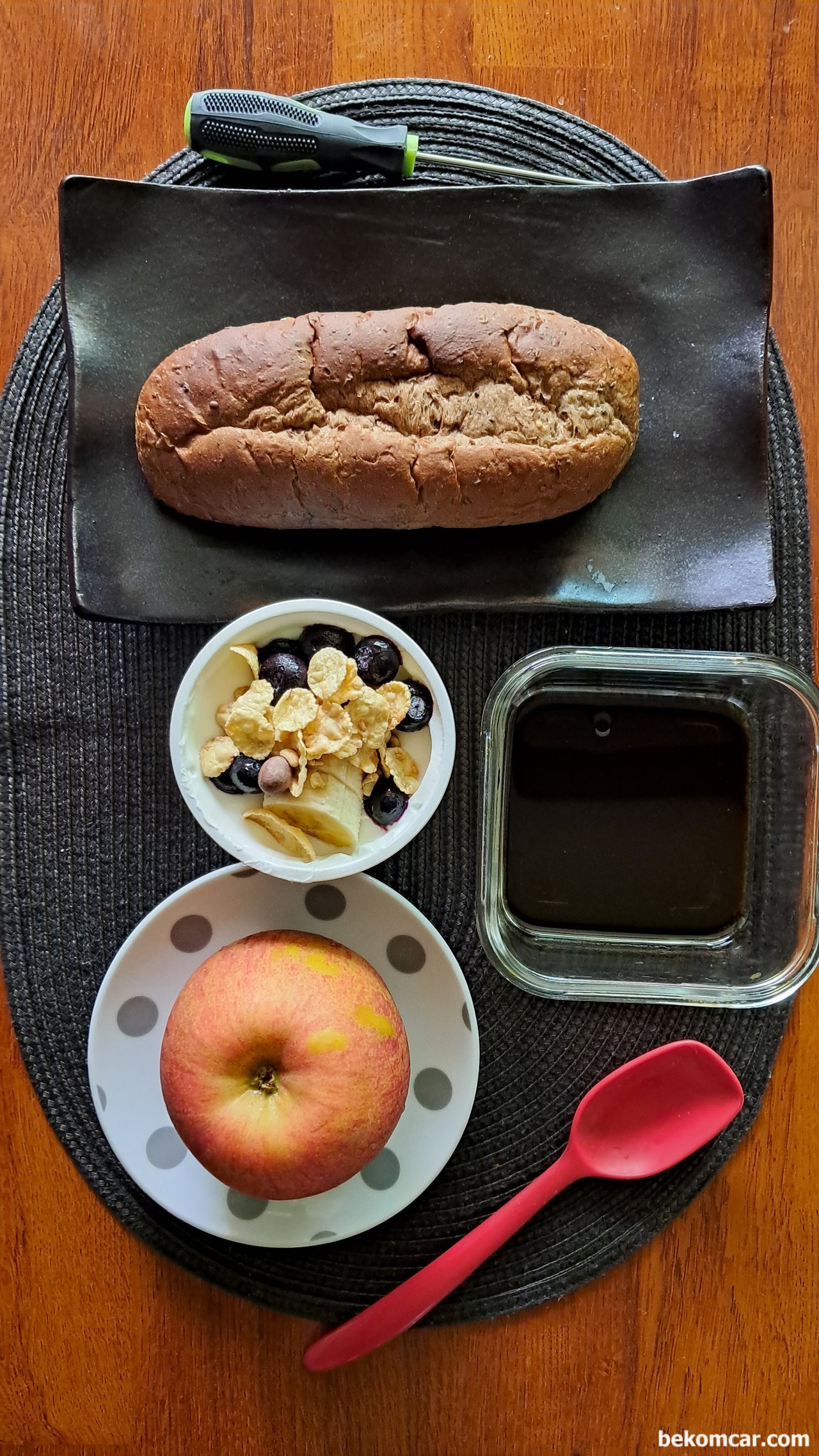 아침식사, 빵 사과 요거트 커피 참 맛있다, 아침식사, 빵 사과 요거트 커피 참 맛있다|贝科姆汽车 (bekomcar)