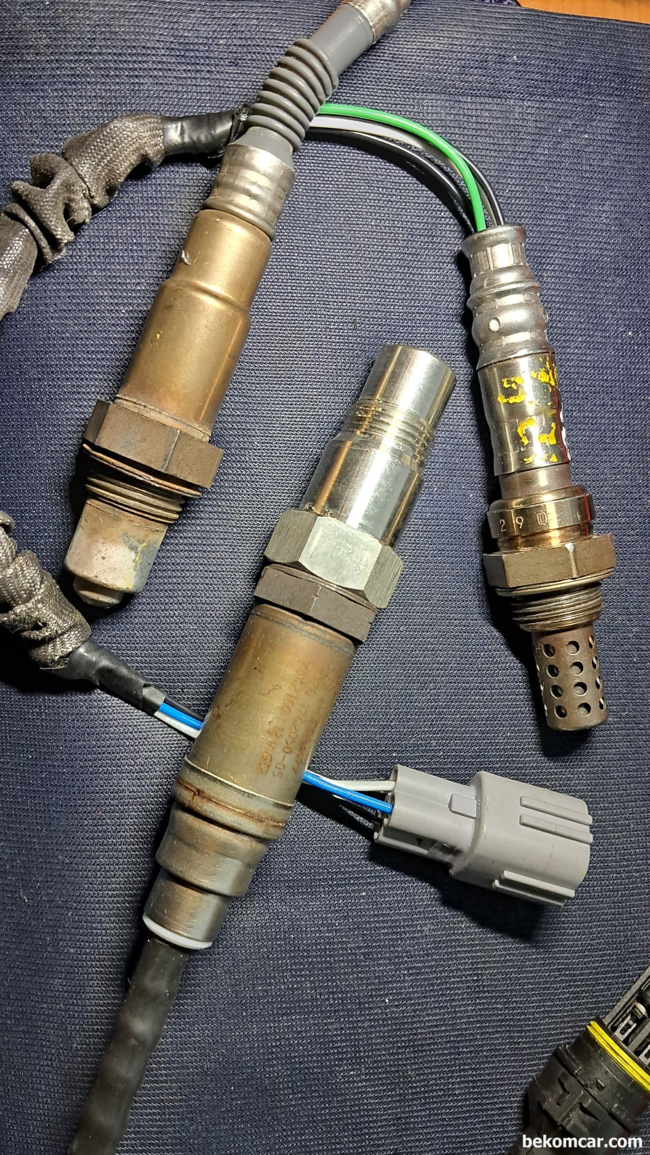 촉매후단의 산소센서, 촉매상태를 알려준다, 촉매전단계는 공연비 계산하는 AFR, Air Fuel Ratio 센서이다. 그리고 촉매 후단의 산소센서응 촉매상태를 알려준다|بيكومكار (bekomcar)