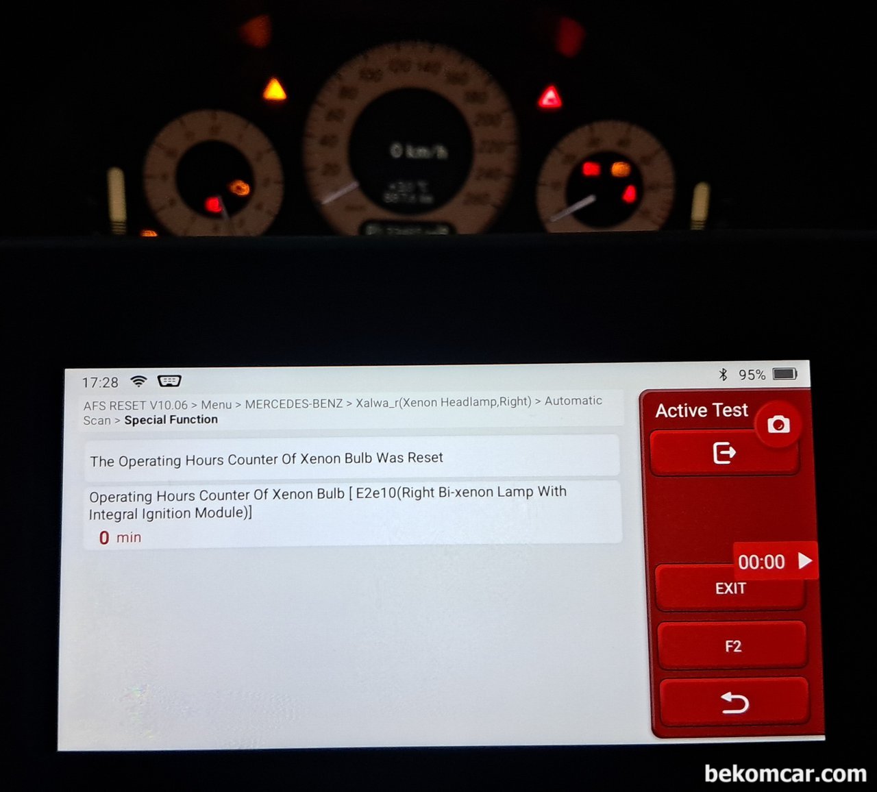 벤츠 W211 E280 제논헤드램프 사용시간 '0' 으로 리셋, 벤츠 W211 E280 사례로, 제논헤드램프 교환후에는 Zero Point 리셋과 함께 사용시간 카운터도 '0' 으로 해주었다. 작업후에 리셋과 카운터 가 잘 되었는지 확인후에 마무리한다.|贝科姆汽车 (bekomcar)