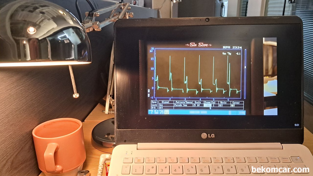 진단은 과학과, 데이터 & 분석능력 중요, 연료펌프 진단, 흠, 이것은 연료펌프는 아니지만 그냥 기록으로 남긴다. 사실 인젝터 고장여부를 점검하는 과정인데, 연료필터, 연료펌프 그리고 인젝터 는 다 관련되어 있기때문에 실전에는 연료펌프 점검과 함께 연료인젝터 도 같이 점검하는 경우가 많다. 위 파형의 경우 특정 인젝터가 고장으로 진단된다. Credit: Paul Danner, ScannerDanner, https://www.youtube.com/@ScannerDanner|ベコムカー (bekomcar)