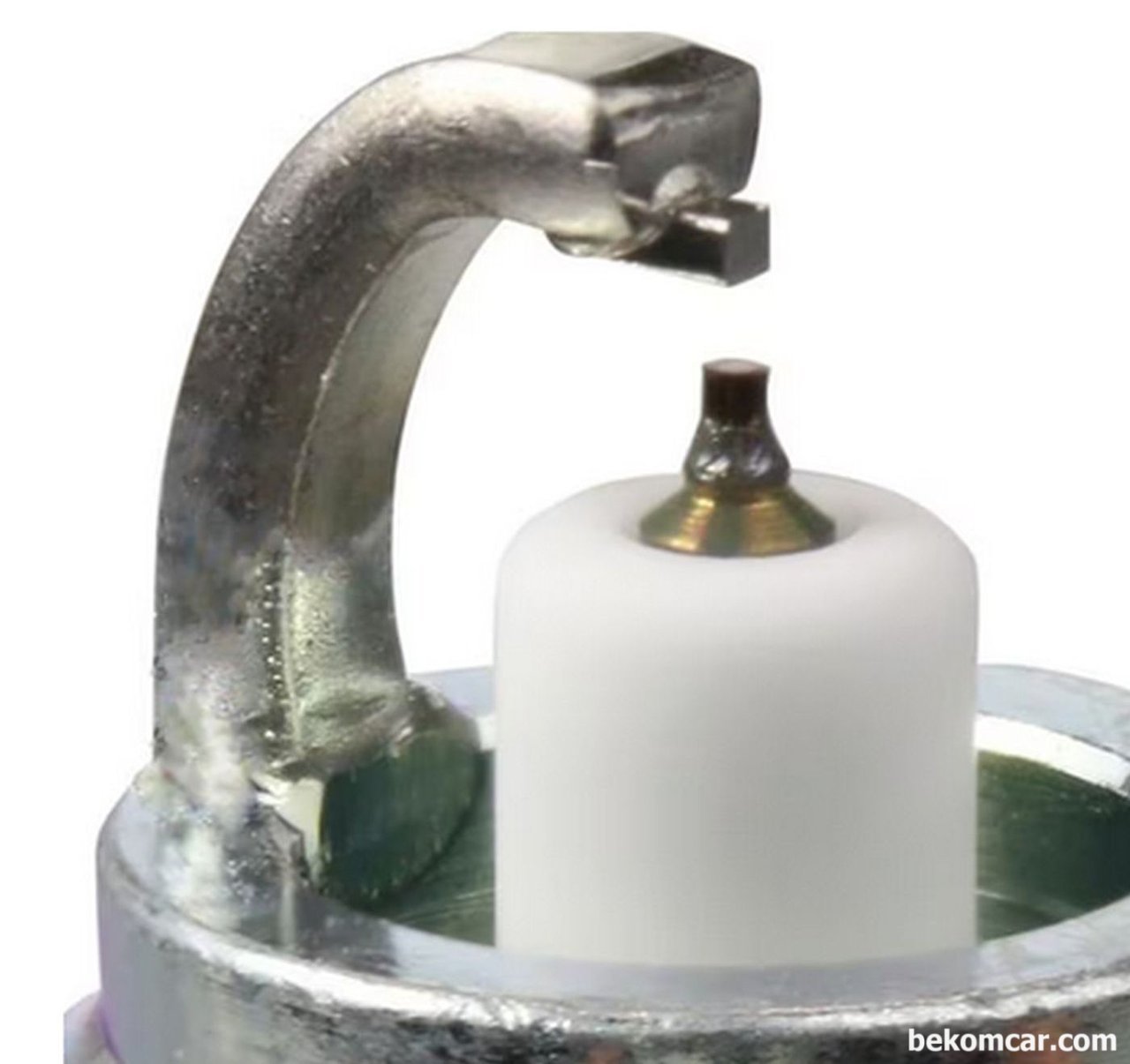순정 NGK LKAR8BHX (91784) 루테니윰 점화플러그, NGK LKAR8BHX (91784) Ruthenium 점화플러그이다. 기존 점화플러그에 비하여 점화성능과 내구성이 매우 뛰어난 점화플러그이다. 18개 트레드, / 문양, Hex Size: 14mm, Thread Reach: 26.5mm, Thread Diameter: 12 mm 이다.|بيكومكار (bekomcar)