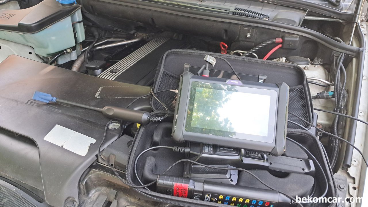 BMW X5 2004 휘발유 점화2차파형 분석, 다중점화파형, BMW X5 2004년 휘발유 차량 점화코일 및 점화플러그 다중점화 파형분석을 하고 있다. 점검결과 점화코일 및 점화플러그 교환할 필요는 없다. 사용한 오실로스코프는 Micsig 사의 스코프와 Hantek 사의 점화프로브를 사용하였다.|베콤카 (bekomcar.com)