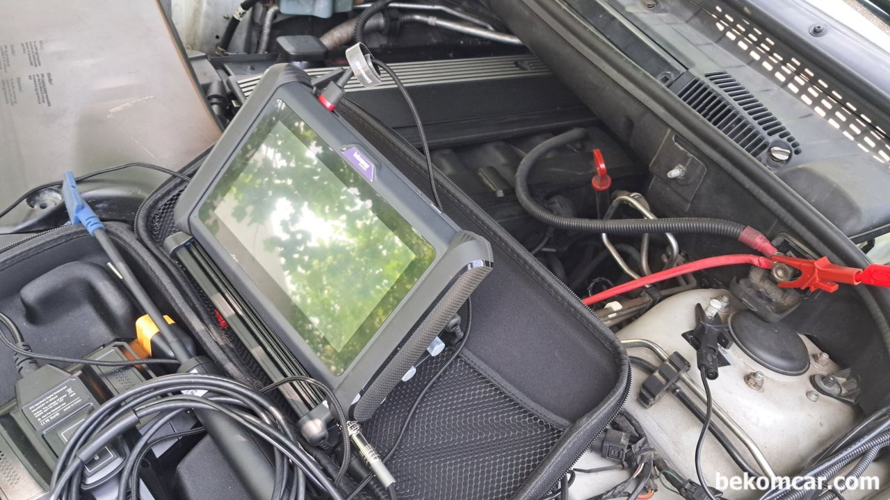 BMW E53 X5 2004 휘발유 알터네이터 고장진단, AC리플전압 파형분석, 베콤카 점검차량은 BMW X5 2004년이다. 파형분석 결과 알터네이터 상태가정상으로 판단된다. ΔY값이 12.56mV로 AC전압이 매우 낮게 측정된다. 알터네이터의 렉티파이어 기능이 정상작동이라는 과학적인 근거가 된다.|베콤카 (bekomcar.com)